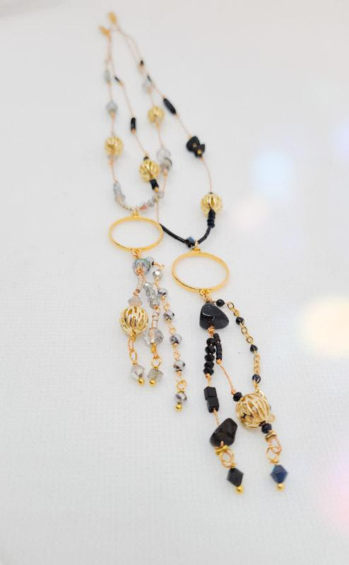 collier sur fil d'or avec anneau central, Swarovski et perles semi-précieuses